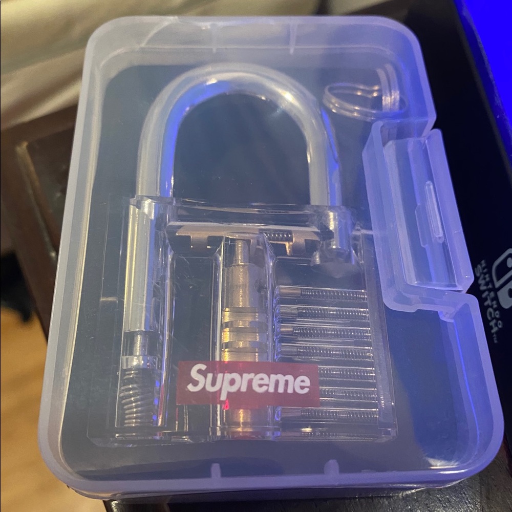 Supreme Transparent Lock - Picture 2 of 3